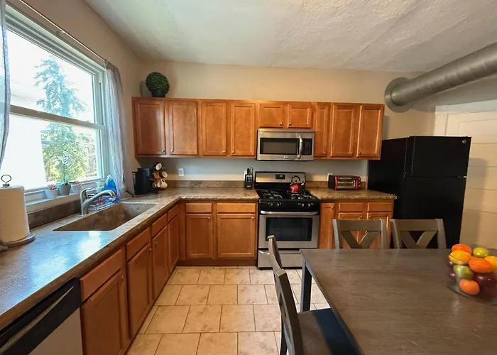 Urban Oasis 4br Industrial