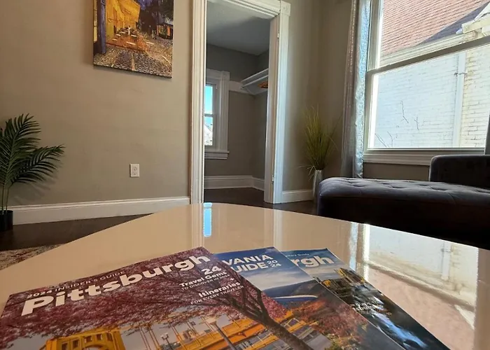 Urban Oasis 4br Industrial Apartment Pittsburgh