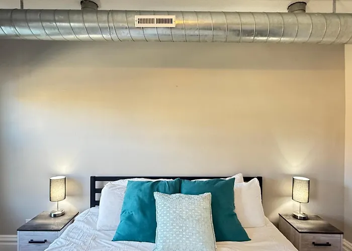 Urban Oasis 4br Industrial Apartment