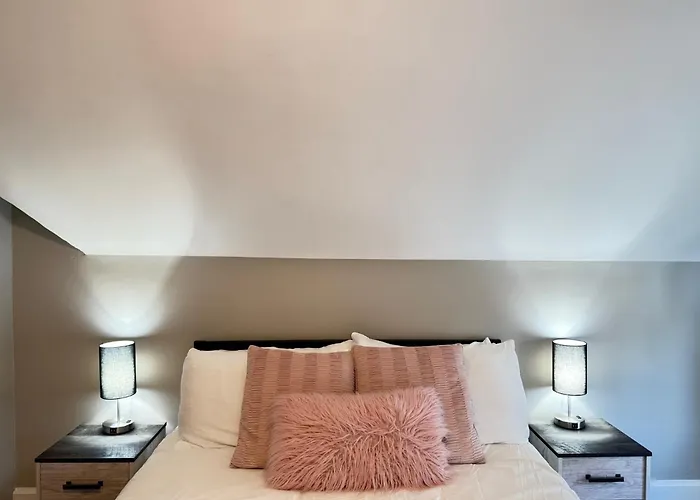 Apartment Urban Oasis 4br Industrial
