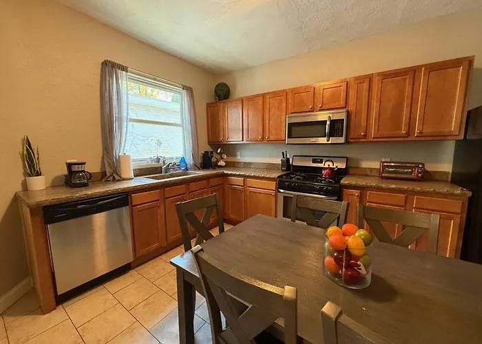 Urban Oasis 4br Industrial * Pittsburgh