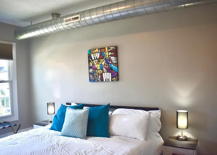 Urban Oasis 4br Industrial Apartment